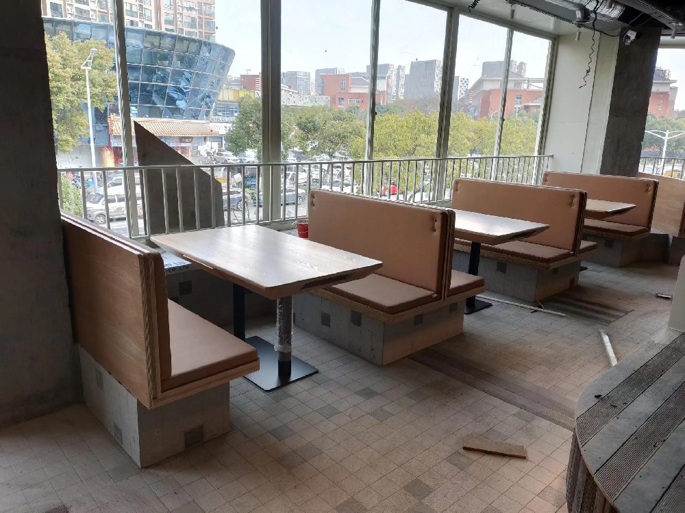 Zhongjing Furniture Manufacturing: Expert in customizing restaurant tables and chairs, direct sales from manufacturers, no middlemen to earn price differences