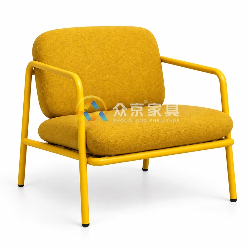 商业休闲椅黄色软包坐垫与宽幅靠背,展示包覆轮廓和表面质感.webp